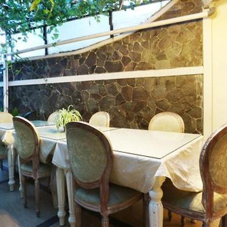 La Nostalgie Boutique Guest House Бандунг Екстер'єр фото