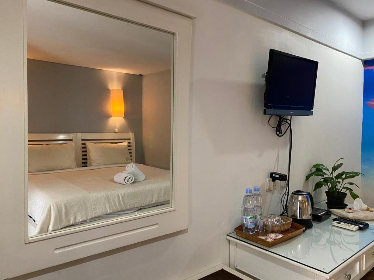 La Nostalgie Boutique Guest House Бандунг Екстер'єр фото