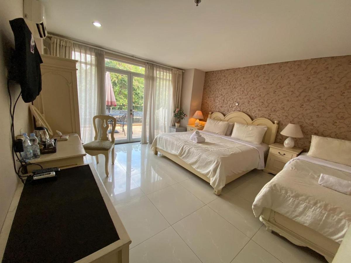 La Nostalgie Boutique Guest House Бандунг Екстер'єр фото