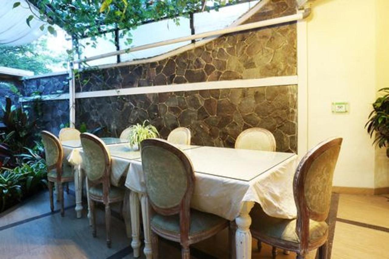 La Nostalgie Boutique Guest House Бандунг Екстер'єр фото