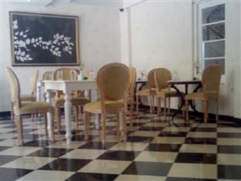 La Nostalgie Boutique Guest House Бандунг Екстер'єр фото