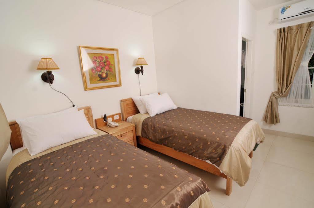 La Nostalgie Boutique Guest House Бандунг Екстер'єр фото