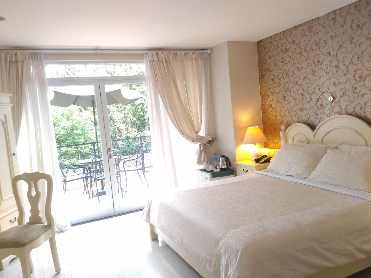 La Nostalgie Boutique Guest House Бандунг Екстер'єр фото