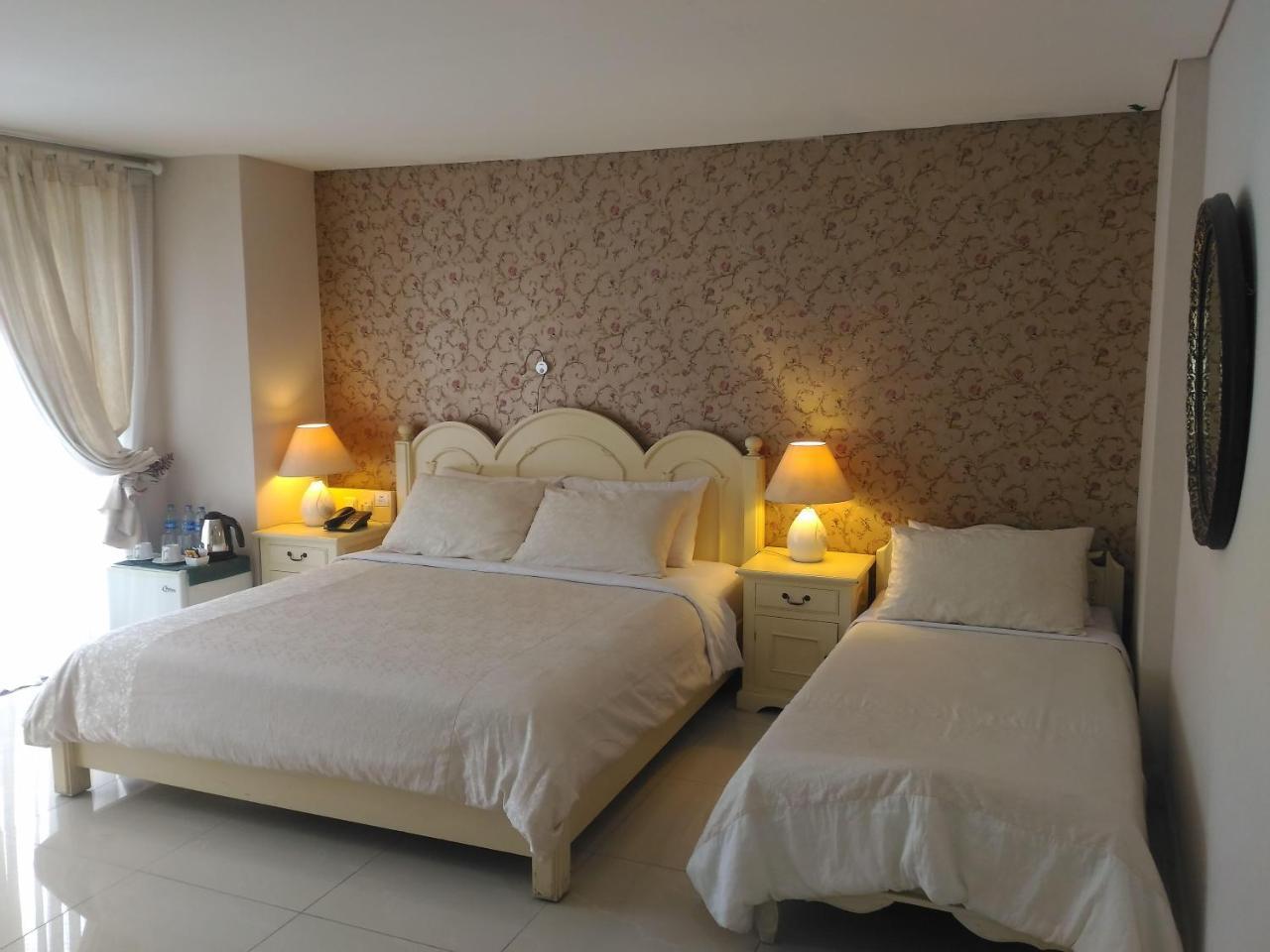 La Nostalgie Boutique Guest House Бандунг Екстер'єр фото